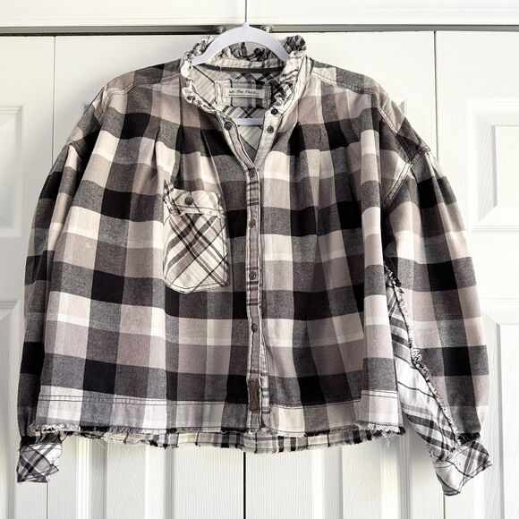 Free People Plaid Shirt Size Medium Black Tan White Crop Snap Front Shacket - Picture 1 of 11